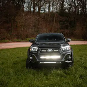 Toyota Hilux 2017-2021 (Triple-R) lisavalgusti komplekt