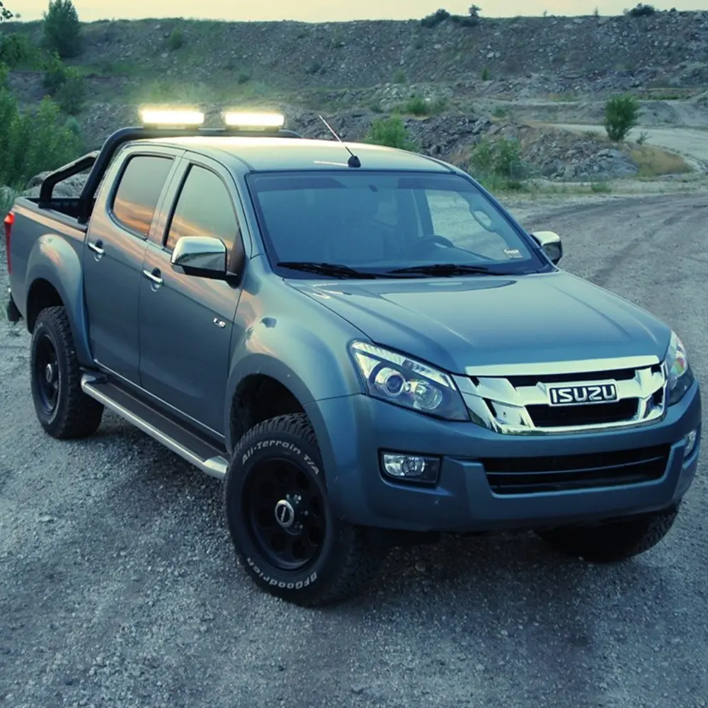 Isuzu D-Max 2017+ lisavalgusti komplekt torukinnitusega