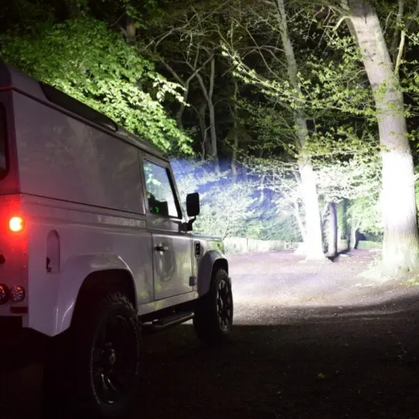 Land Rover Defender katusekinnitus