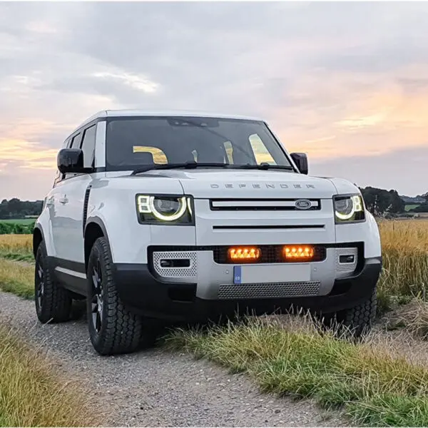 Land Rover Defender 2020+ (Triple-R) lisavalgusti komplekt