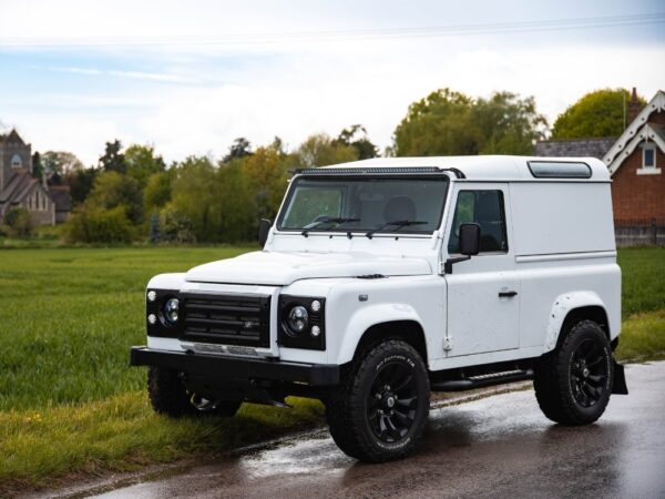 Land Rover Defender katusekinnitus - Image 2