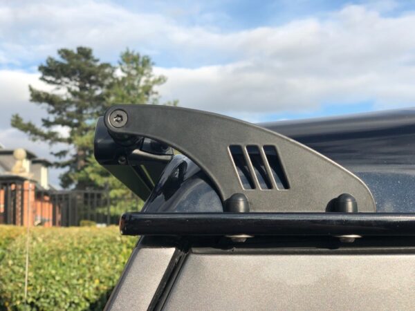 Land Rover Defender katusekinnitus - Image 4