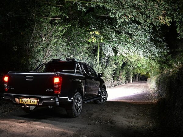Isuzu D-Max 2017+ lisavalgusti komplekt torukinnitusega - Image 2