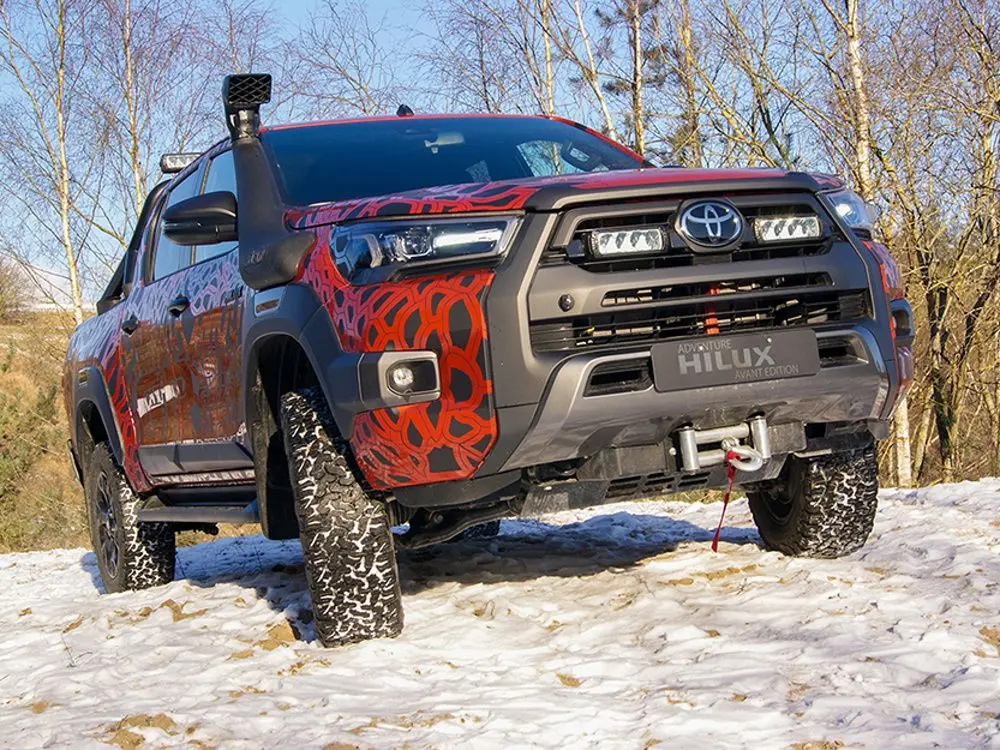 Toyota Hilux 2021+ (Triple-R) lisavalgusti komplekt - Pilt 2