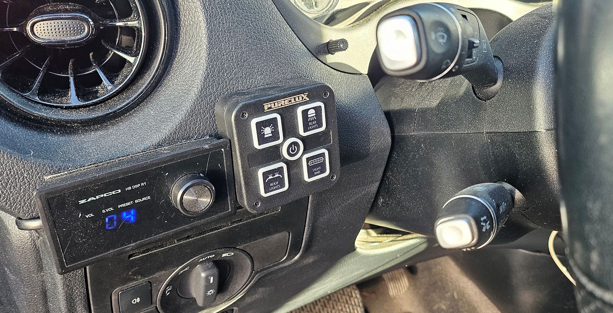 Juhtpaneel Purelux Mini Dashboard Controller – 4 väljundit / 12–24 V