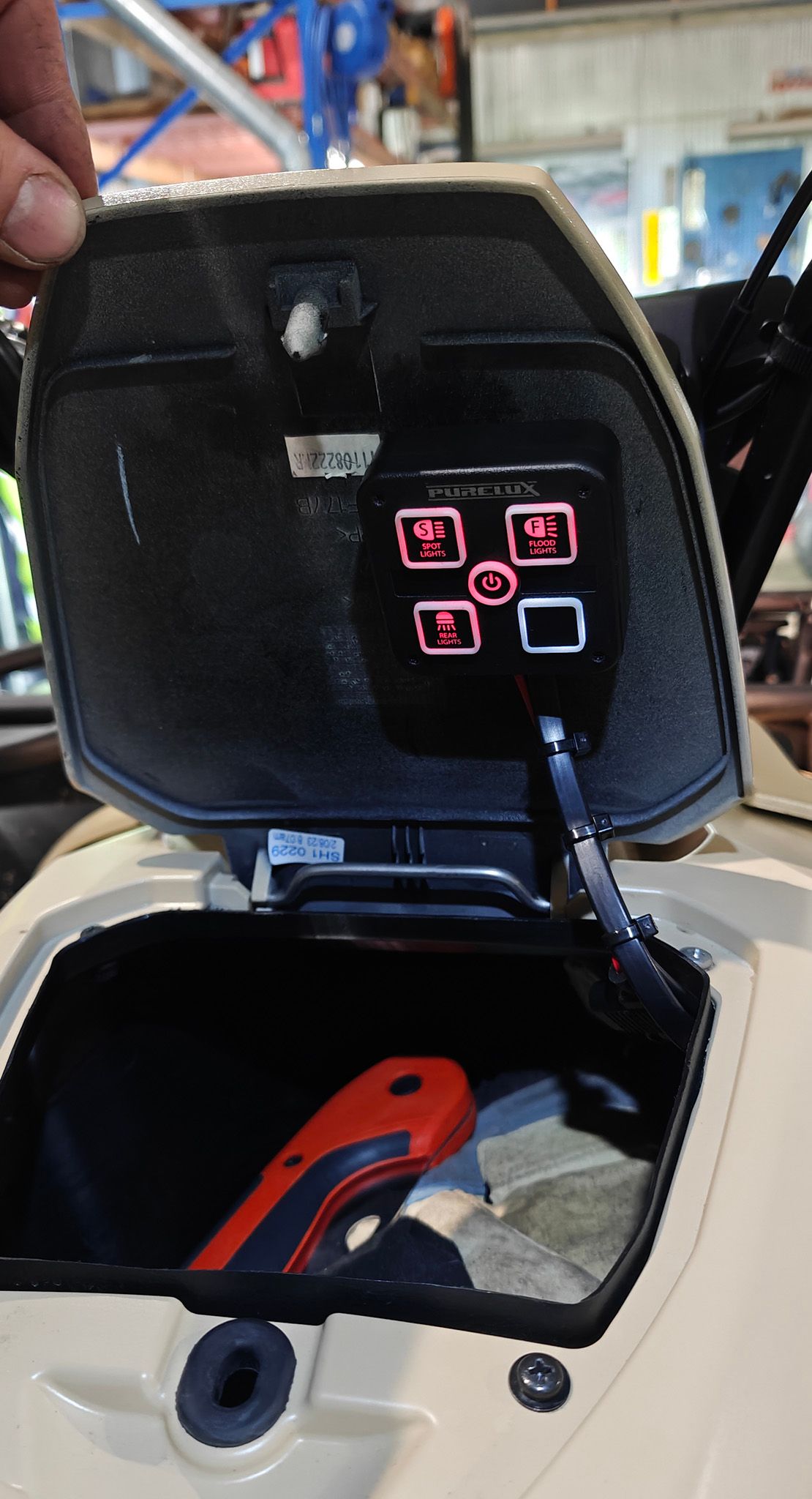 Juhtpaneel Purelux Mini Dashboard Controller – 4 väljundit / 12–24 V